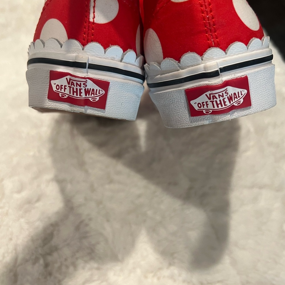 Minnie Mouse Disney Vans - Picture 2 of 5